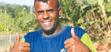 Objetos como vidros, espetos e lâminas, por exemplo, devem ser bem embalados antes de colocar no lixo