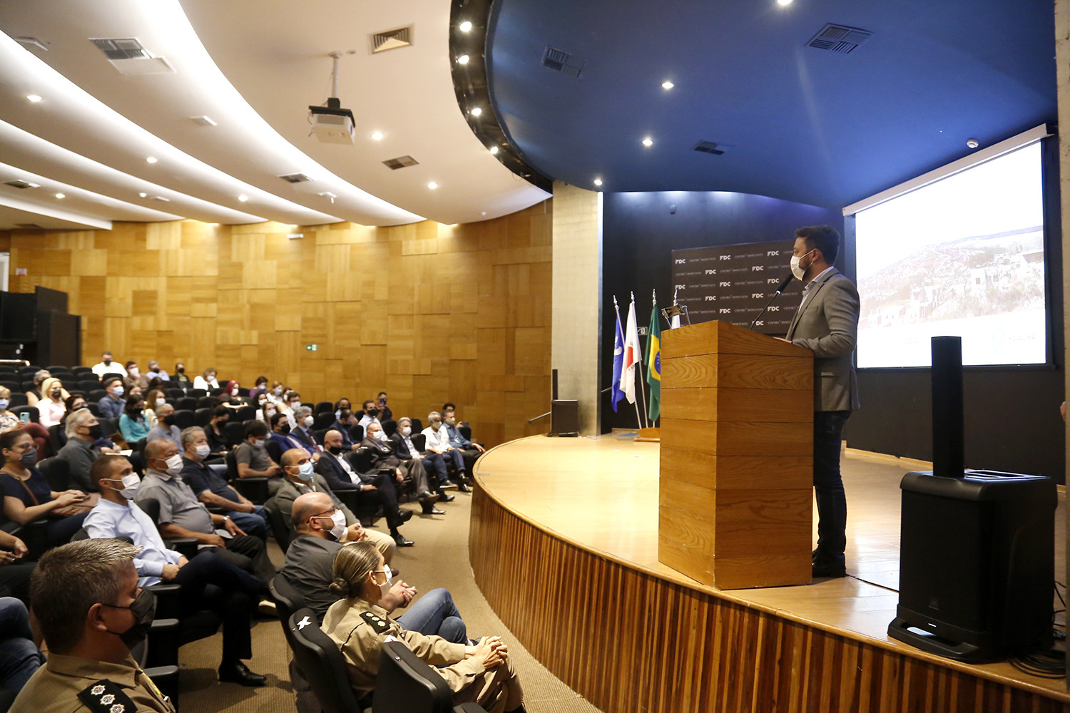 Local passa por processo de regularização fundiária, reordenamento territorial, urbanização e saneamento ambiental