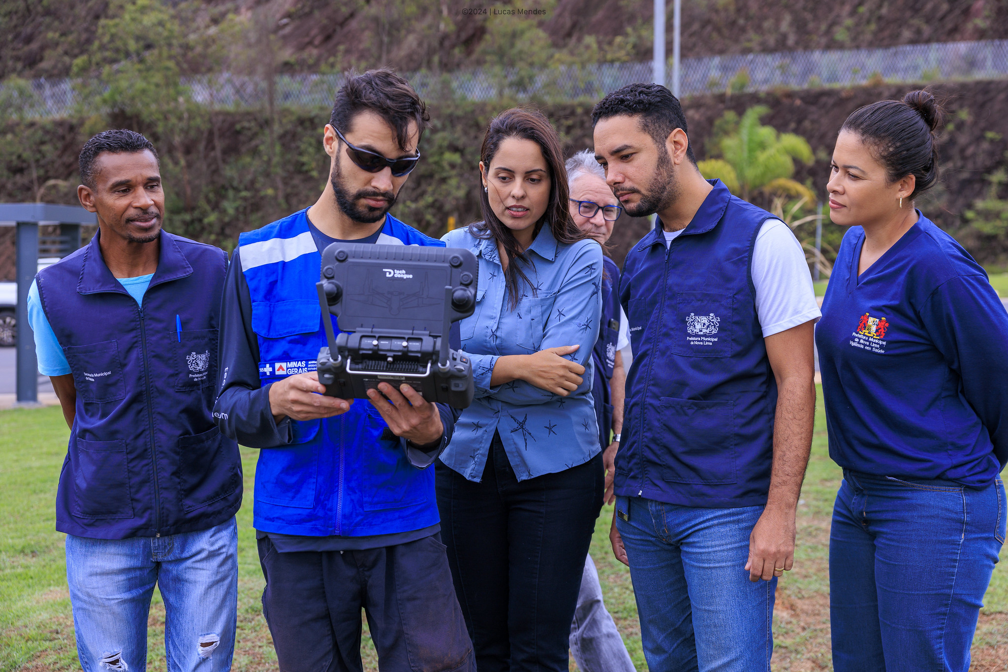 Drone desenvolvido especificamente para a identificação e o tratamento de criadouros do mosquito Aedes permite oferecer uma visão mais abrangente que vai além da observação dos agentes - Foto Prefeitura Nova Lima/Lucas Mendes