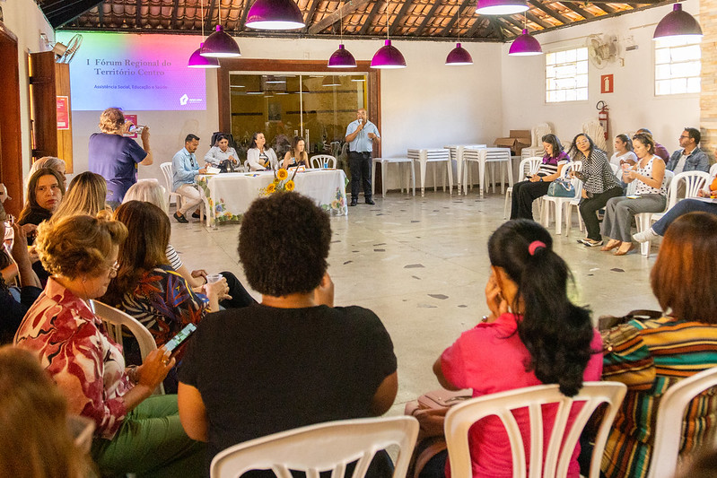 Profissionais das áreas de assistência social, educação e saúde participam do evento, no Lions Clube, em Nova Lima Foto: Prefeitura de Nova Lima / Isabela Costa
